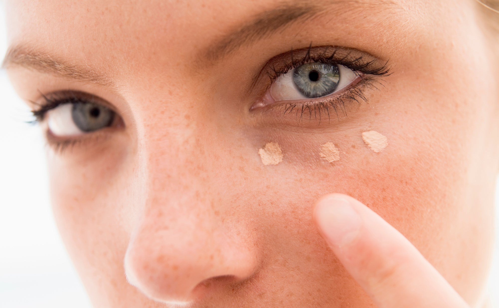How to Get a Smooth Concealer Application Every Time