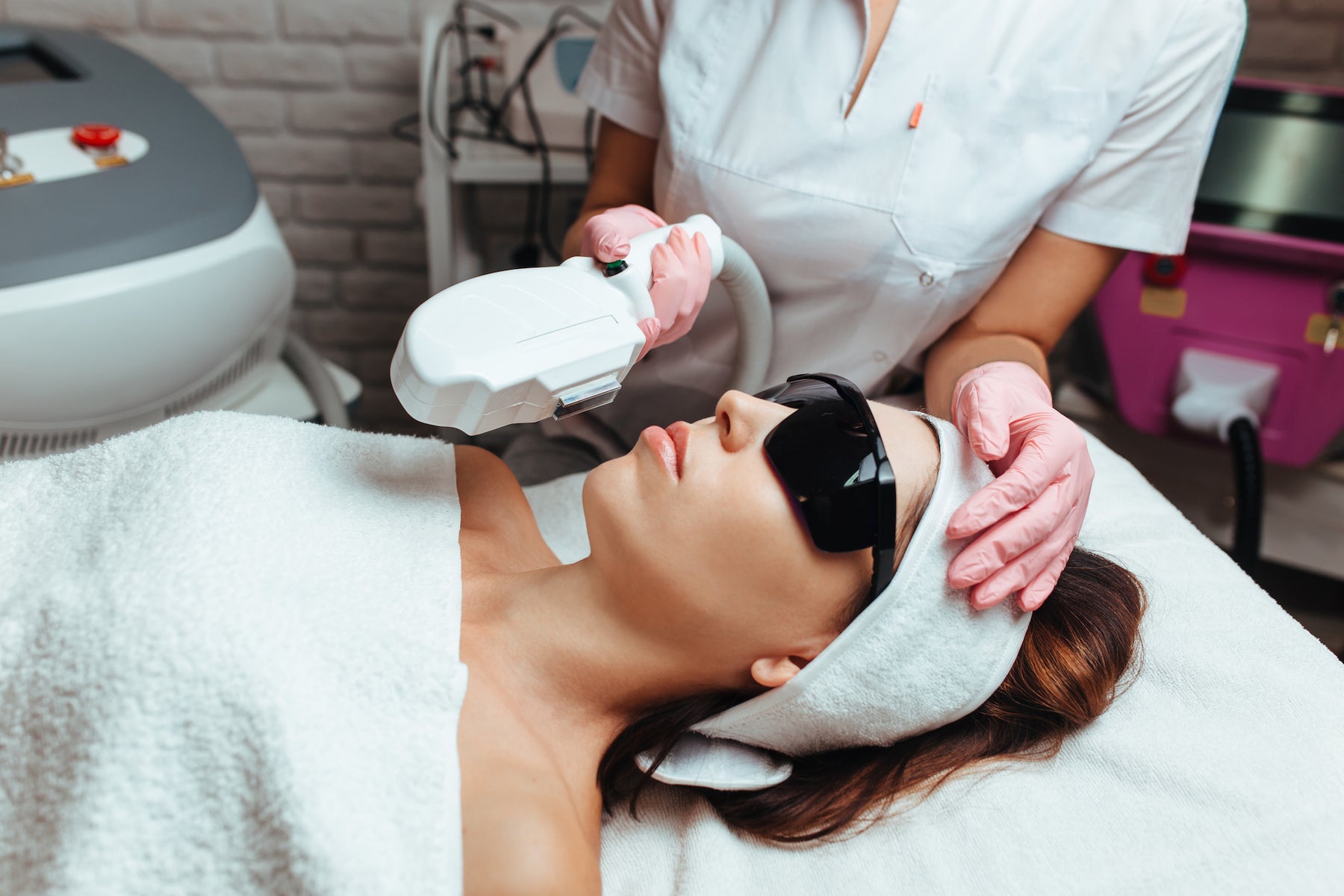 Here's How To Speed Up Recovery After Your CO2 Laser Resurfacing Treat