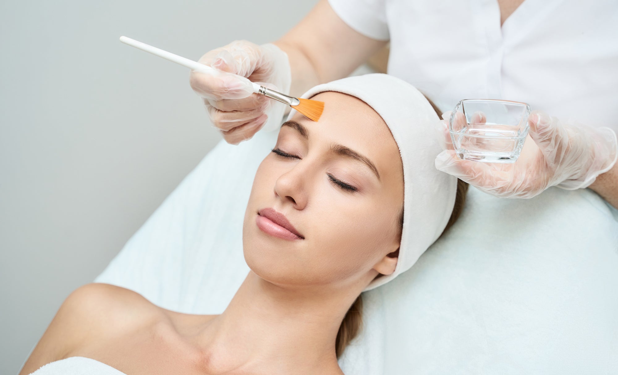 The 4 Best Ways to Care for Your Skin After a Chemical Peel picture