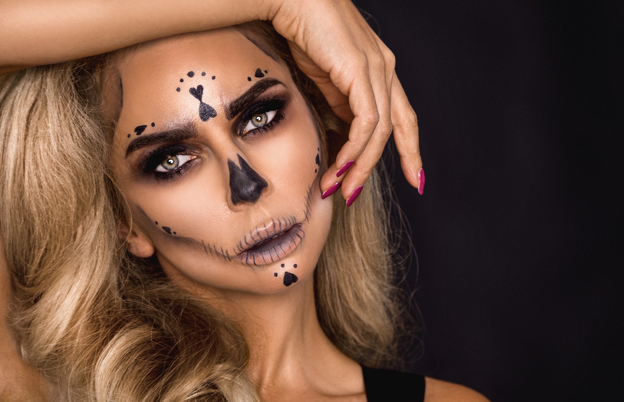 5 tips to protect your eyes from Halloween face paint
